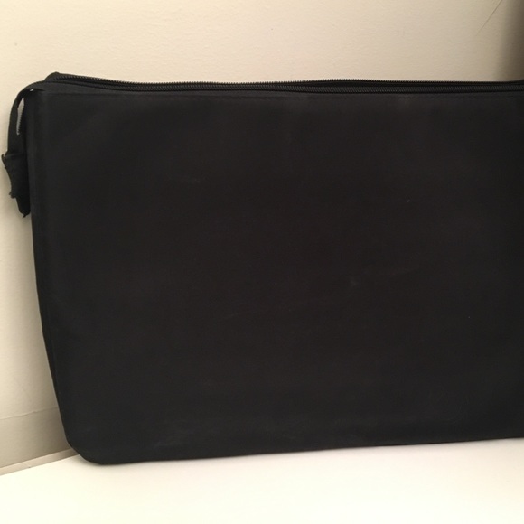 Handbags - 🍀Laptop bag in black